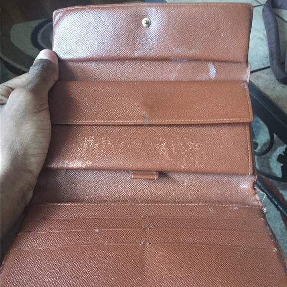 Vintage Louis Vuitton wallet, Its a genuine wallet